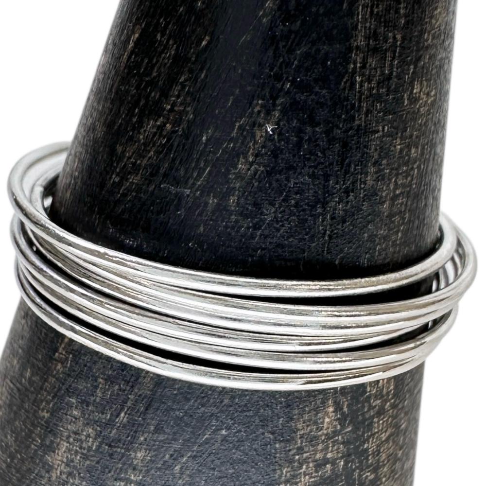 中古美品 Pt900プラチナリング 6g 15号 6連 リング・指輪 Pt900プラチナ 2.7g レディース 【中古