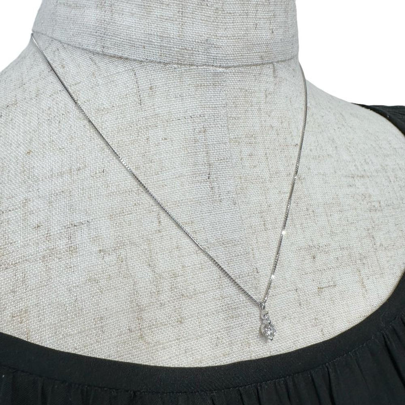 ダイヤモンド (推定F-SI2程度) 0.319ct ダイヤモンド 0.03ct ネックレス Pt900プラチナ/Pt850プラチナ 3.1g 45cm レディース
【中古】【真子質店】【NN】




【TMax】