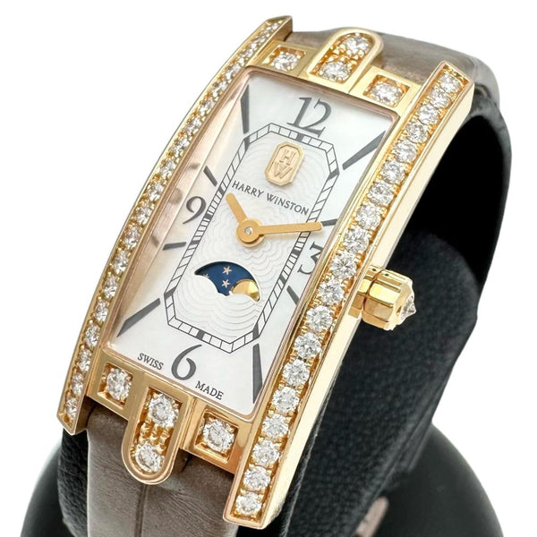 【HARRY WINSTON/ハリーウィンストン】 アヴェニューCミニ ムーンフェイズ ダイヤ入 AVCQMP16RR001 2020年購入 箱/保証書付 腕時計 K18YGイエローゴールド クオーツ ホワイトシェル文字盤/グレージュ革 レディース
【中古】【真子質店】【BL】




【MiMixx】