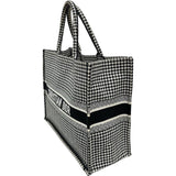 【Christian Dior/クリスチャンディオール】 ブックトート ラージ ハンドバッグ キャンバス 黒＆白 レディース【中古】【真子質店】【GD】




【Ixxx】