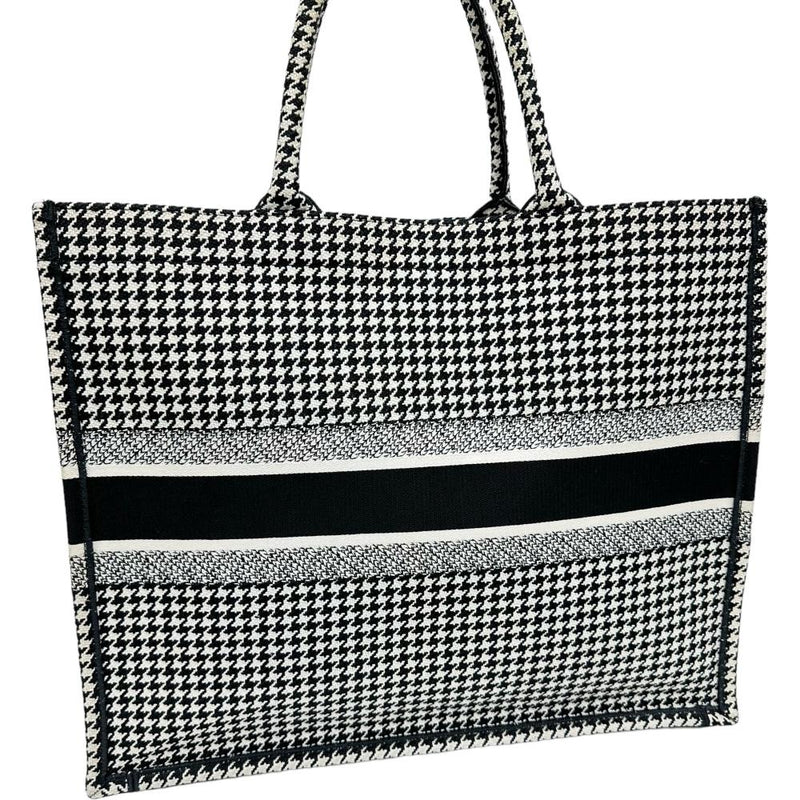 【Christian Dior/クリスチャンディオール】 ブックトート ラージ ハンドバッグ キャンバス 黒＆白 レディース【中古】【真子質店】【GD】




【Ixxx】