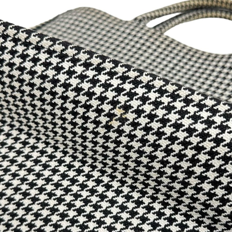 【Christian Dior/クリスチャンディオール】 ブックトート ラージ ハンドバッグ キャンバス 黒＆白 レディース【中古】【真子質店】【GD】




【Ixxx】