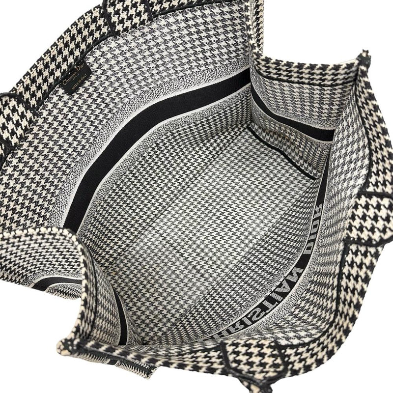 【Christian Dior/クリスチャンディオール】 ブックトート ラージ ハンドバッグ キャンバス 黒＆白 レディース【中古】【真子質店】【GD】




【Ixxx】