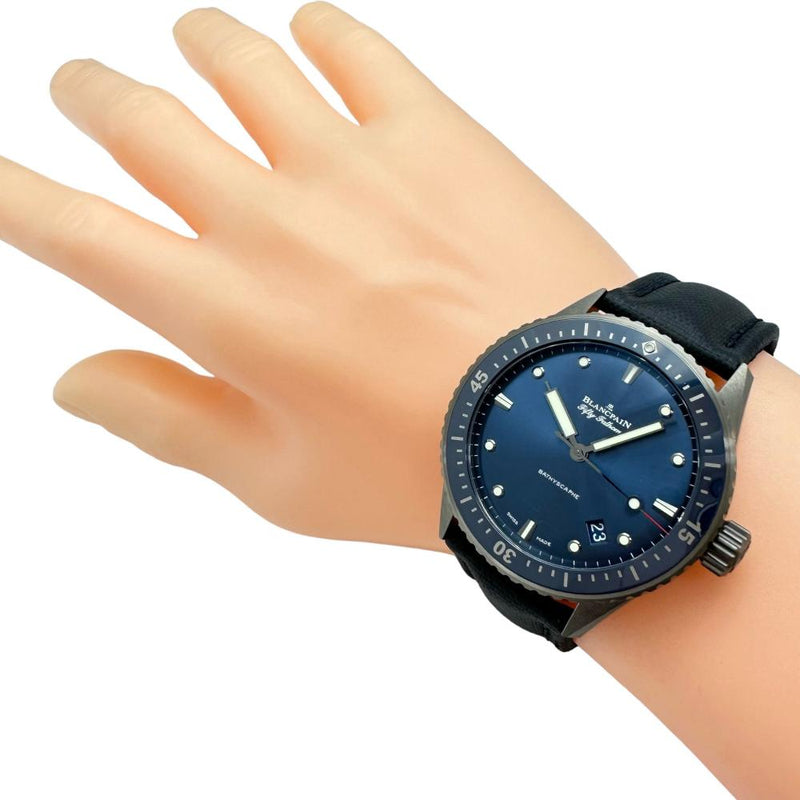 【Blancpain/ブランパン】 フィフティファゾムス バチスカーフ 5000-0240 腕時計 セラミック/コーティングキャンバス 自動巻き/オートマ ネイビー文字盤/ネイビーベルト レディース
【中古】【真子質店】【BL】




【KTxx】