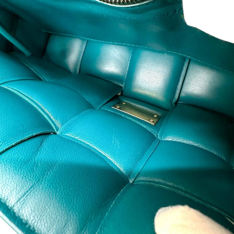 【BOTTEGAVENETA/ボッテガヴェネタ】 パデット カセット ショルダーバッグ ショルダーバッグ レザー ブルーグリーン レディース【中古】【真子質店】【BL】




【IDxx】