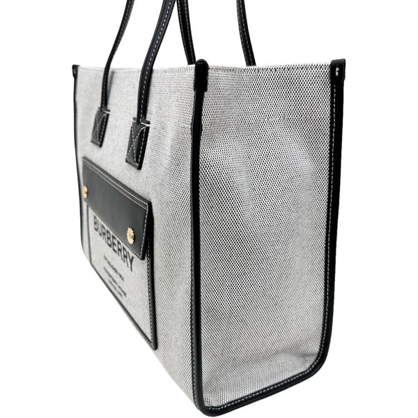 【BURBERRY/バーバリー】 フレヤトート ロゴプリント ハンドバッグ キャンバス/レザー グレー/ブラック レディース【中古】【真子質店】【BL】




【KMix】