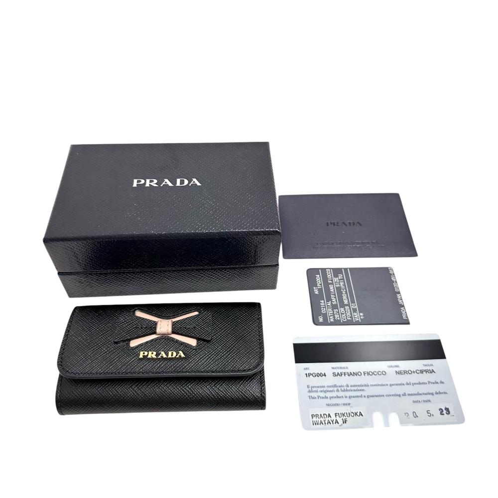 極美品　PRADA プラダ リボン　キーケース サフィアーノレザー NERO PRADA/プラダ】 サフィアーノ リボン 4連 キーケース サフィアーノ