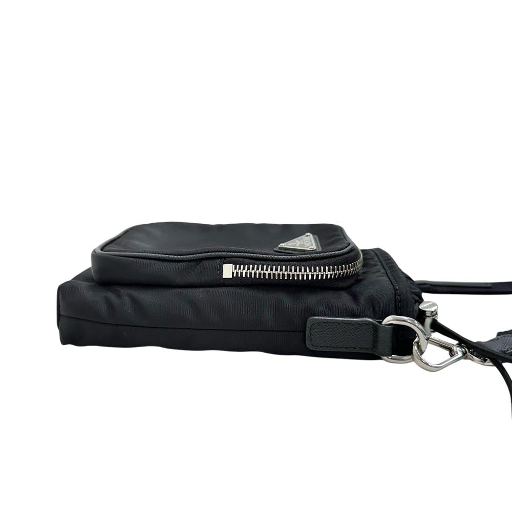 プラダ / PRADA　Re-Nylon スマートフォンケース / ショルダーポーチ　2ZH155　ナイロン/レザー　ブラック 【中古】 商品番号 S-159840 PRADA/プラダ】 2ZH155 Re-Nylon スマートフォンケース ショルダー