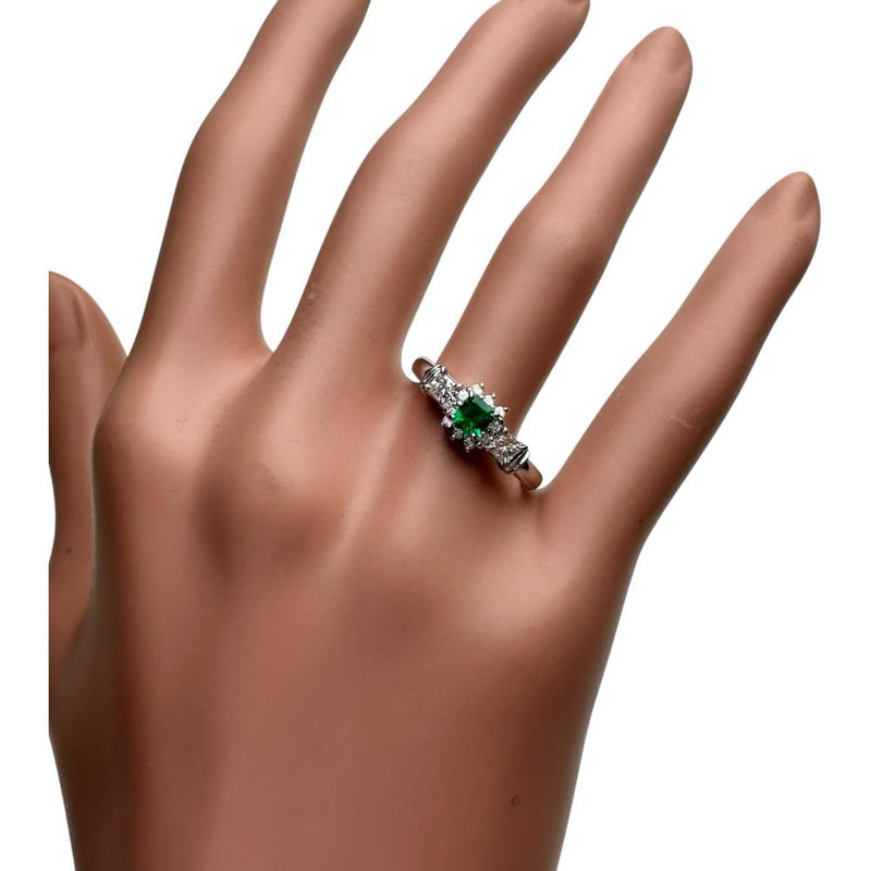 17号 エメラルド 0.21ct ダイヤモンド 0.34ct リング・指輪 Pt900プラチナ 4.7g レディース
【中古】【真子質店】【NN】




【DIMi】