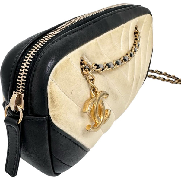 【CHANEL/シャネル】 Vステッチ チェーンショルダー ショルダーバッグ 21番台(2015年頃） レザー アイボリー/ブラック レディース【中古】【真子質店】【BL】




【Yxx】