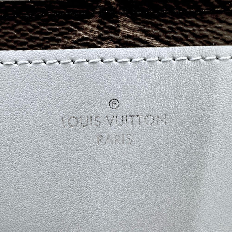 【LOUIS VUITTON/ルイ・ヴィトン】  ポルトフォイユ・ルー  モノグラム M11778 二つ折り財布 モノグラムキャンバス/レザー ブラッシュドブルー  レディース【中古】【真子質店】【BL】




【Yxx】