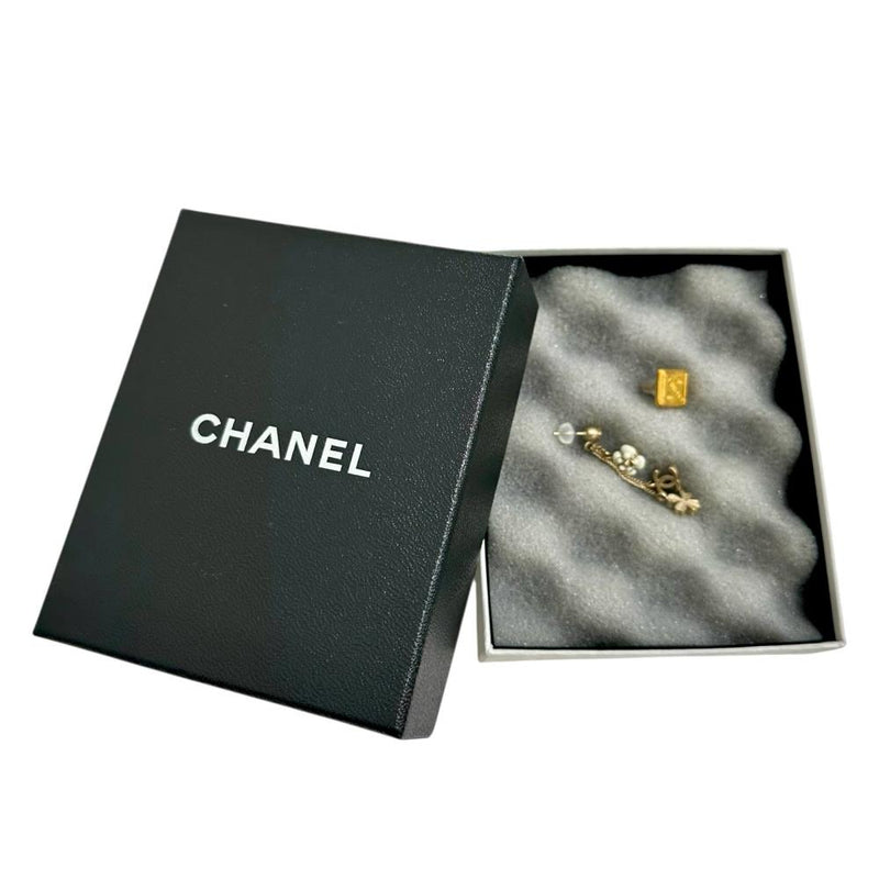 【CHANEL/シャネル】 片耳ピアス 2点まとめ ピアス GP/メタル 3.3g レディース
【中古】【真子質店】【BL】




【Ixx】