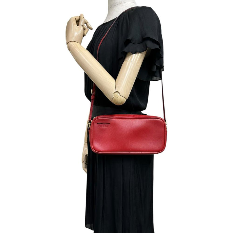 【PRADA/プラダ】 カメラバッグ スクウェアバッグ ショルダーバッグ サフィアーノレザー レッド/ゴールド金具 レディース【中古】【真子質店】【BL】




【IDx】