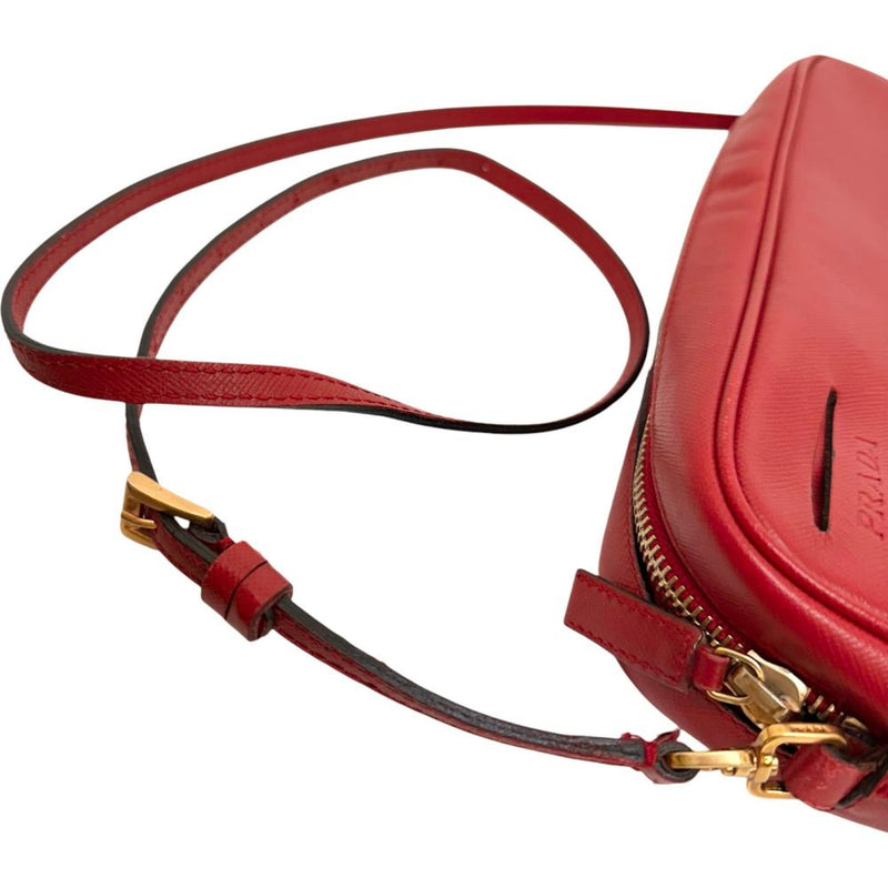 【PRADA/プラダ】 カメラバッグ スクウェアバッグ ショルダーバッグ サフィアーノレザー レッド/ゴールド金具 レディース【中古】【真子質店】【BL】




【IDx】