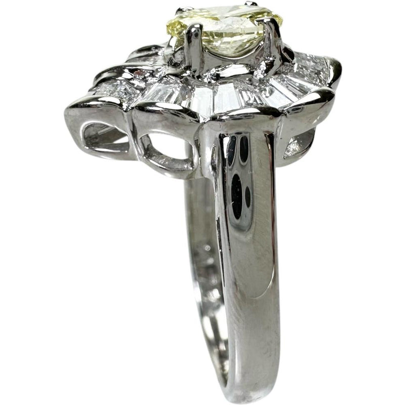 13号 ファンシーイエローダイヤモンド(FY-SI1-OV)  0.561ct 取り巻きダイヤモンド 0.75ct リング・指輪 Pt900プラチナ 7.6g レディース
【中古】【真子質店】【NN】




【IMoIMi】