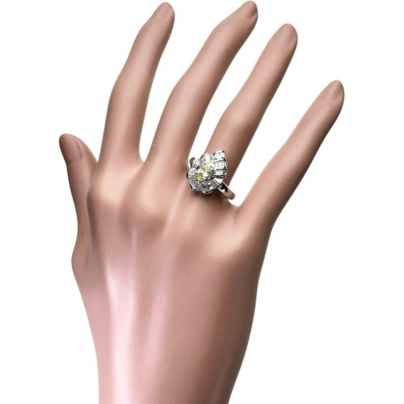 13号 ファンシーイエローダイヤモンド(FY-SI1-OV)  0.561ct 取り巻きダイヤモンド 0.75ct リング・指輪 Pt900プラチナ 7.6g レディース
【中古】【真子質店】【NN】




【IMoIMi】