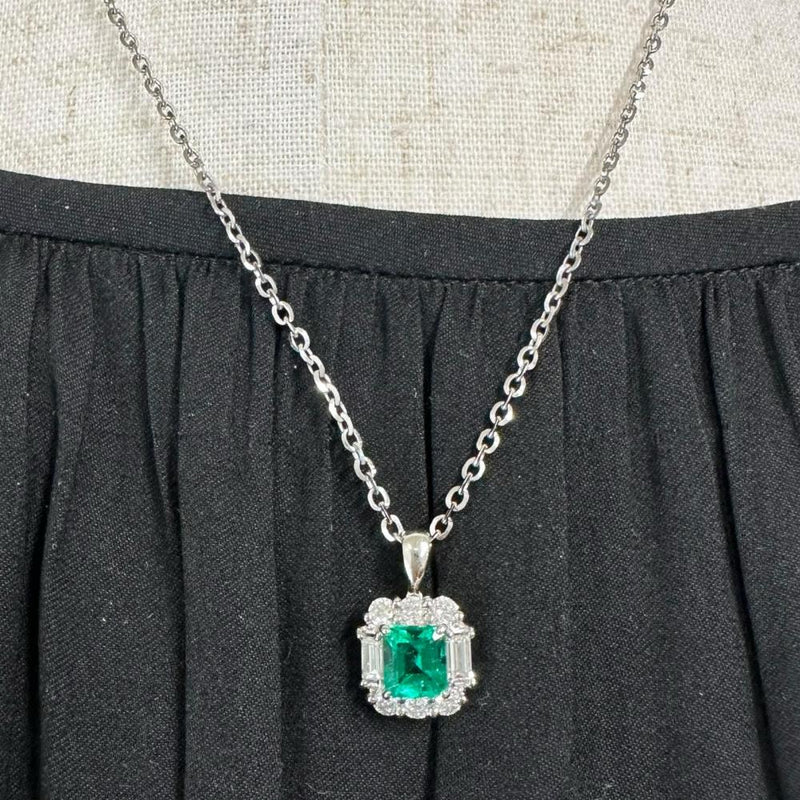 エメラルド 0.90ct ダイヤモンド 0.65ct ネックレス Pt900プラチナ/K18WGホワイトゴールド 18金 6.5g 45.5cm レディース
【中古】【真子質店】【NN】




【ISxMa】