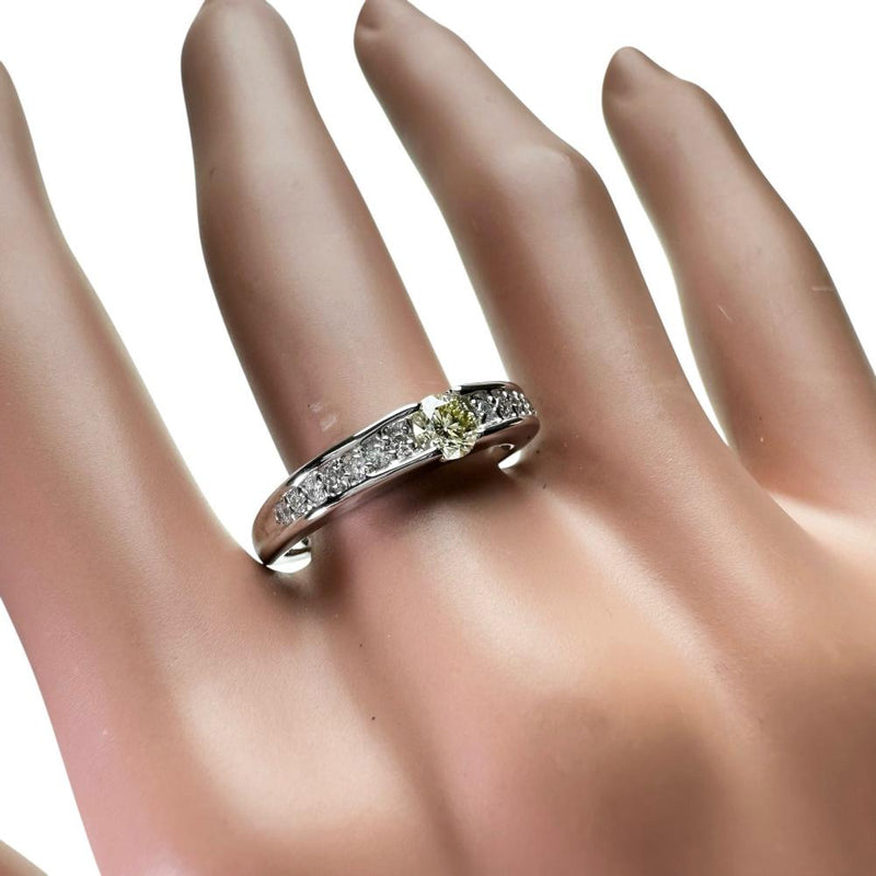 16号 イエローダイヤモンド 0.31ct ダイヤモンド 計0.21ct リング・指輪 K18WGホワイトゴールド 18金 5.3g レディース
【中古】【真子質店】【NN】




【KYD】