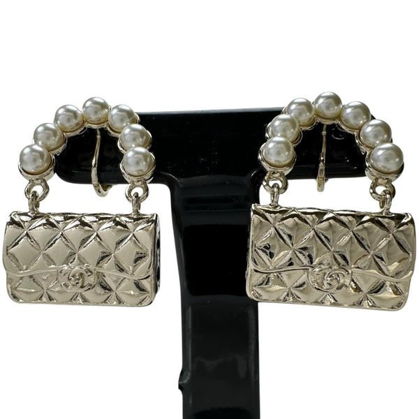 【CHANEL/シャネル】 マトラッセバッグモチーフ フェイクパール イヤリング メタル 15.3g B21　S（2021年） レディース
【中古】【真子質店】【GD】




【KMiI】