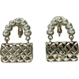 【CHANEL/シャネル】 マトラッセバッグモチーフ フェイクパール イヤリング メタル 15.3g B21　S（2021年） レディース
【中古】【真子質店】【GD】




【KMiI】