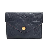 【LOUIS VUITTON/ルイ・ヴィトン】 ポルトフォイユ・ヴィクトリーヌ モノグラムアンプラント M64577 三つ折り財布 レザー マリーヌルージュ  レディース【中古】【真子質店】【BL】




【MaMix】