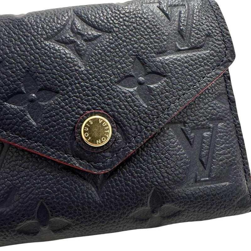 【LOUIS VUITTON/ルイ・ヴィトン】 ポルトフォイユ・ヴィクトリーヌ モノグラムアンプラント M64577 三つ折り財布 レザー マリーヌルージュ  レディース【中古】【真子質店】【BL】




【MaMix】