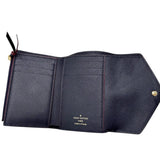 【LOUIS VUITTON/ルイ・ヴィトン】 ポルトフォイユ・ヴィクトリーヌ モノグラムアンプラント M64577 三つ折り財布 レザー マリーヌルージュ  レディース【中古】【真子質店】【BL】




【MaMix】