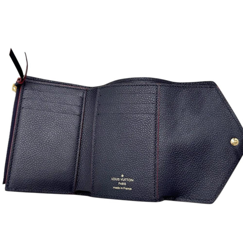 【LOUIS VUITTON/ルイ・ヴィトン】 ポルトフォイユ・ヴィクトリーヌ モノグラムアンプラント M64577 三つ折り財布 レザー マリーヌルージュ  レディース【中古】【真子質店】【BL】




【MaMix】