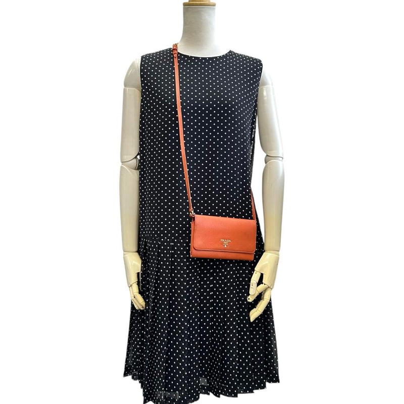 【PRADA/プラダ】 1M1437 ロングショルダーウォレット 長財布 サフィアーノレザー/GP オレンジ/ゴールド金具 レディース【中古】【真子質店】【GD】




【IMiK】