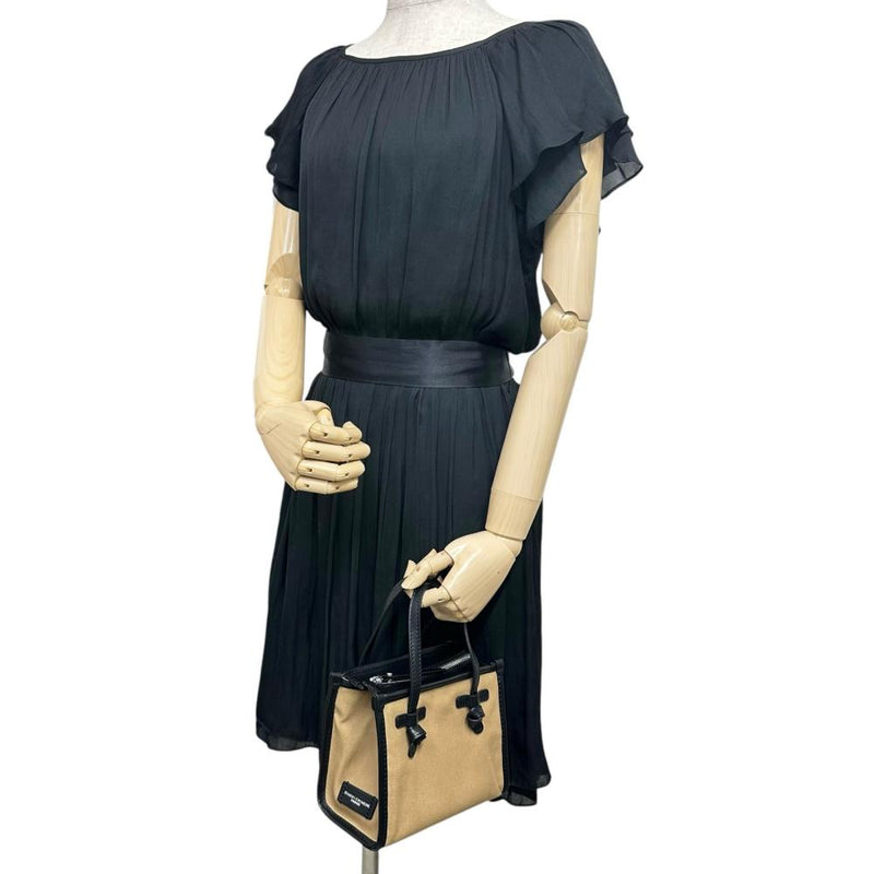 【GIANNI CHIARINI/ジャンニキャリーニ】 ミニトート 2WAY ハンドバッグ キャンバス/レザー ベージュ/ブラック/シルバー金具 レディース【中古】【真子質店】【BL】




【MiMi】