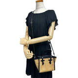 【GIANNI CHIARINI/ジャンニキャリーニ】 ミニトート 2WAY ハンドバッグ キャンバス/レザー ベージュ/ブラック/シルバー金具 レディース【中古】【真子質店】【BL】




【MiMi】