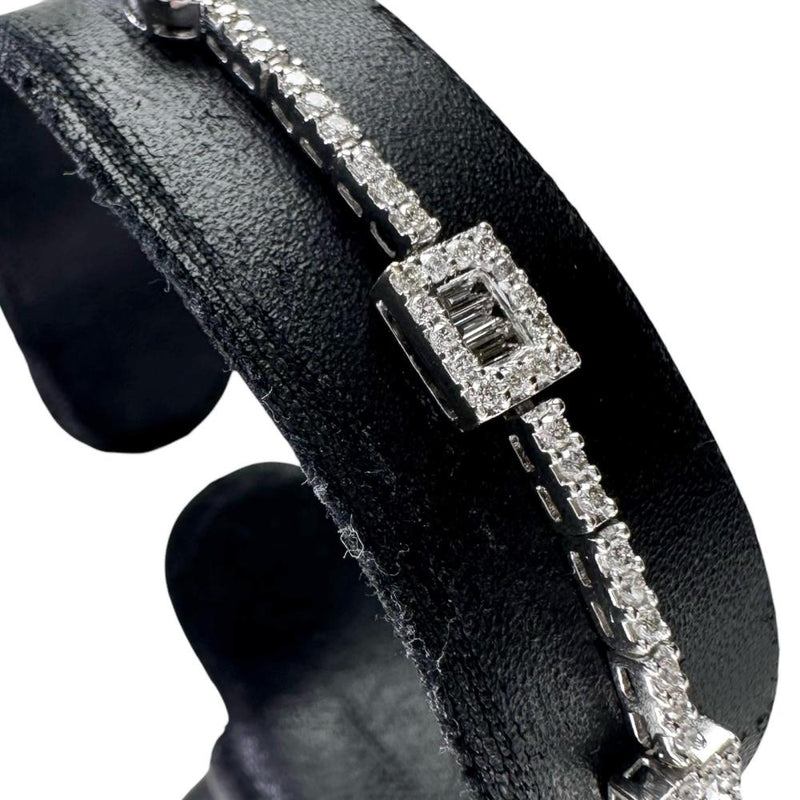 ダイヤモンド 計1.83ct ブレスレット K18WGホワイトゴールド 18金 10.6g 17.5cm レディース
【中古】【真子質店】【NN】




【ISDK】