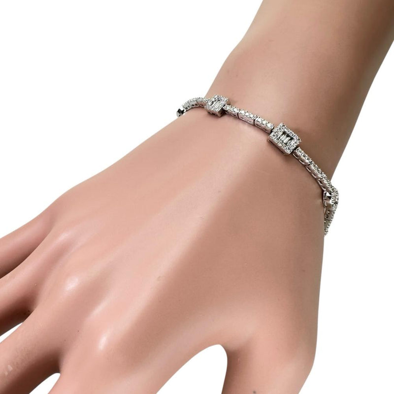 ダイヤモンド 計1.83ct ブレスレット K18WGホワイトゴールド 18金 10.6g 17.5cm レディース
【中古】【真子質店】【NN】




【ISDK】