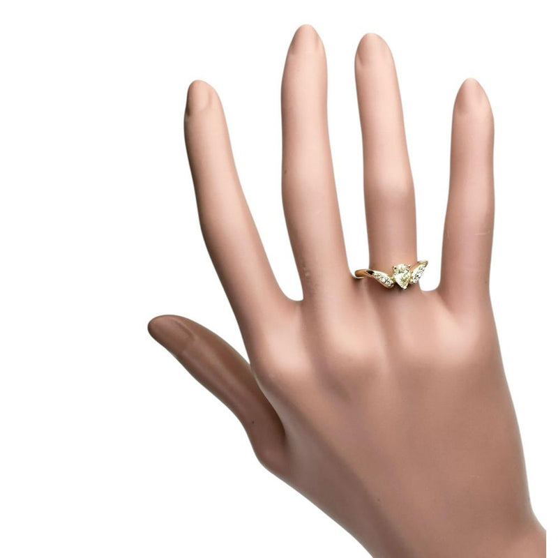 10号 ダイヤモンド(推定ライトイエロー/SI1クラス) 0.364ct ダイヤモンド 0.10ct リング・指輪 K18ゴールド 18金 3.2g レディース
【中古】【真子質店】【NN】




【MoMiMa】