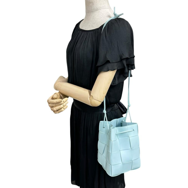 【BOTTEGAVENETA/ボッテガヴェネタ】 スモール カセット バケットバッグ ワンショルダー イントレチャート ショルダーバッグ レザー ライトブルー レディース【中古】【真子質店】【BL】




【Dxx】