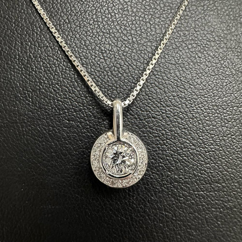 中央ダイヤモンド (D-SI1) 0.308ct ダイヤモンド 計0.10ct ネックレス Pt850プラチナ 5.2g 40cm レディース
【中古】【真子質店】【NN】




【MoYI】