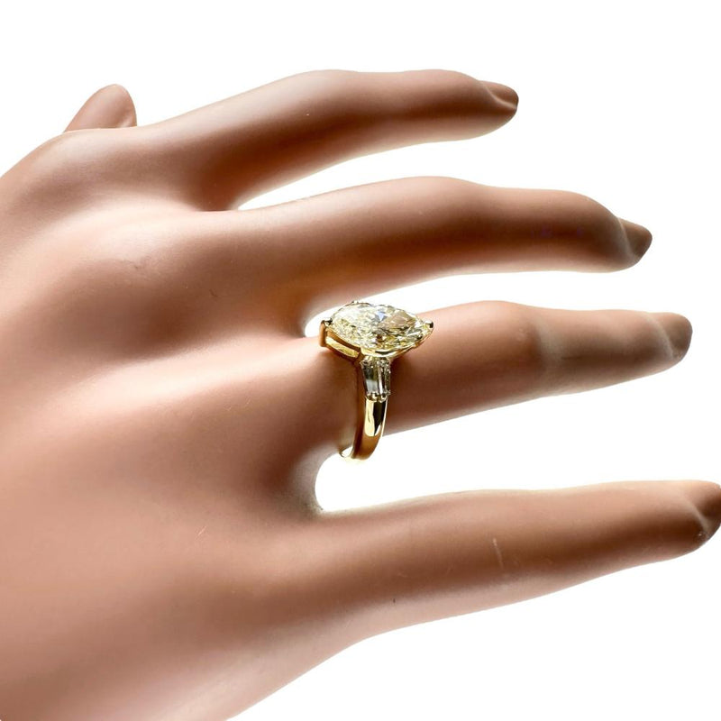 9号 メインダイヤモンド(ベリーライトイエロー/VS2） 1.546ct サブダイヤモンド 0.38ct リング・指輪 K18ゴールド 18金 3.3g レディース
【中古】【真子質店】【NN】




【TMiYx】