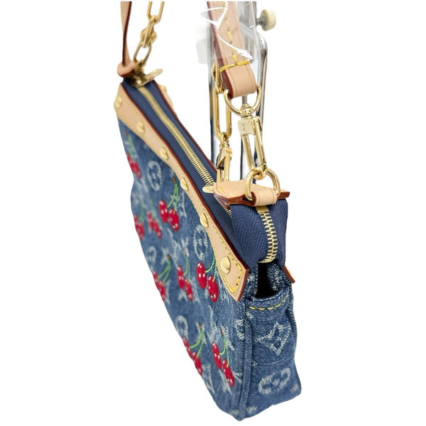 【LOUIS VUITTON/ルイ・ヴィトン】 M13994 LV×村上隆 ポシェット・アクセソワ―ル ホワイト ハンドバッグ モノグラムデニム ブルー レディース【中古】【真子質店】【BL】




【MaMoxx】
【ex】