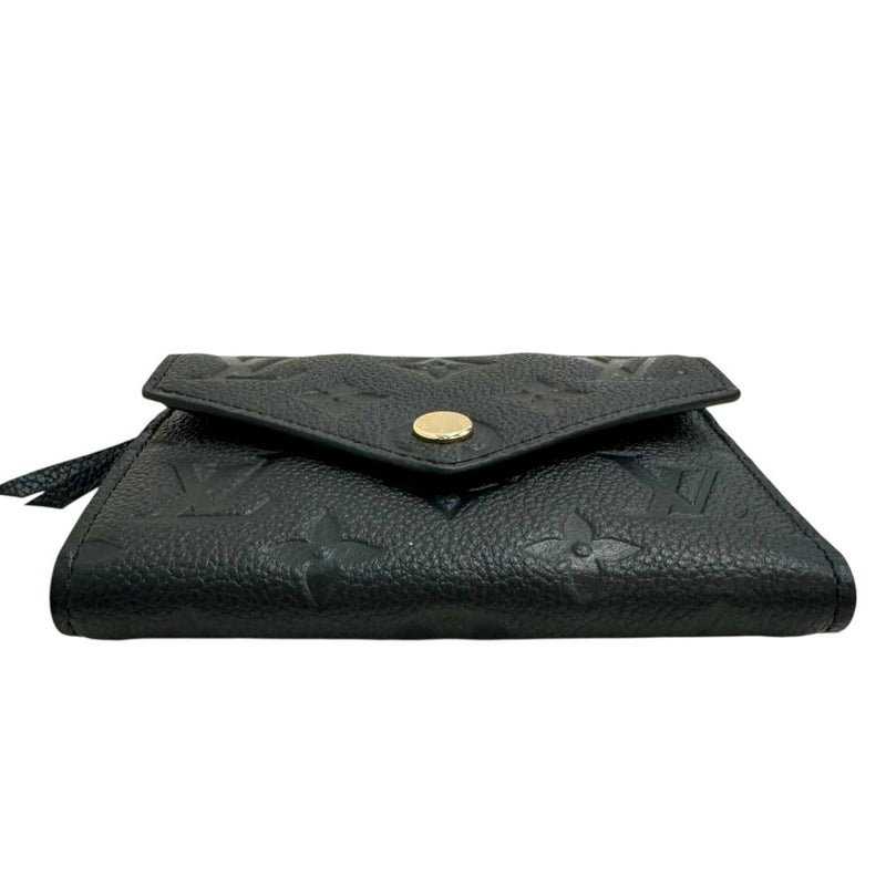 【LOUIS VUITTON/ルイ・ヴィトン】 ポルトフォイユ・ヴィクトリーヌ モノグラムアンプラント M64060 三つ折り財布 ブラック ユニセックス【中古】【真子質店】【BL】




【KTx】