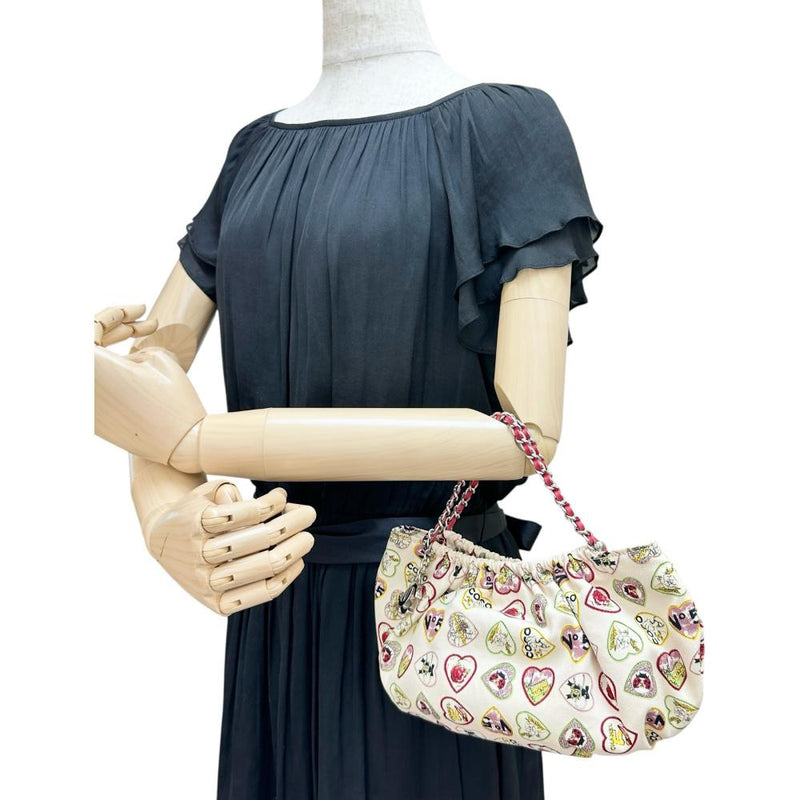 【CHANEL/シャネル】 バレンタイン限定 チェーンバッグ Gカード/Sシール有 ハンドバッグ 10番台(2006年頃） キャンバス ベージュ/ハート柄 レディース【中古】【真子質店】【BL】




【TMaxx】