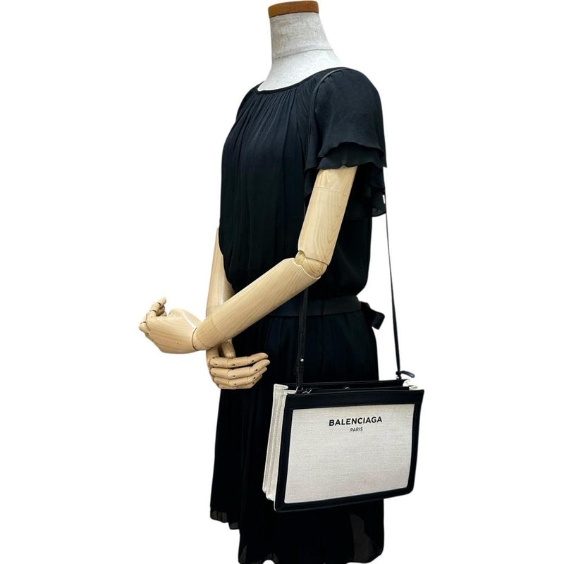 【BALENCIAGA/バレンシアガ】 ネイビーポシェット 339937 ショルダーバッグ キャンバス/レザー アイボリー/ブラック レディース【中古】【真子質店】【BL】




【Txx】