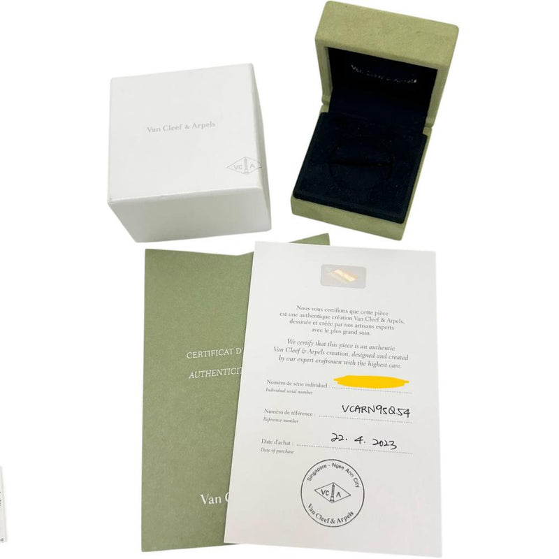 13.5号【Van Cleef & Arpels/ヴァンクリーフ＆アーペル】 リング・指輪 ペルレ ゴールドパール　スモール K18ゴールド 18金 2.3g VCARN95Q54 54 レディース
【中古】【真子質店】【BL】




【IxxI】