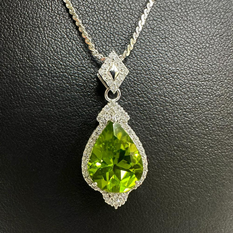 ペリドット 4.03ct ダイヤモンド 計0.30ct ペンダントトップ K18WGホワイトゴールド 18金 3.7g レディース
【中古】【真子質店】【NN】




【KxD】