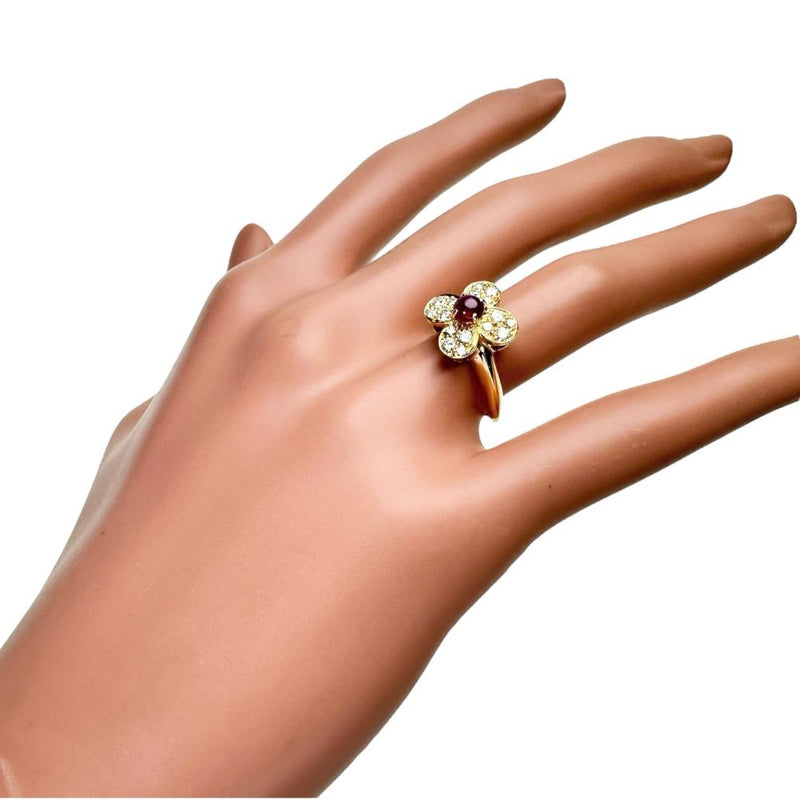 10号【Van Cleef & Arpels/ヴァンクリーフ＆アーペル】 トレフル カボションルビー 0.43ct ダイヤモンド 0.43ct リング・指輪 K18ゴールド 18金 5.1g レディース
【中古】【真子質店】【BL】




【DMaTMa】