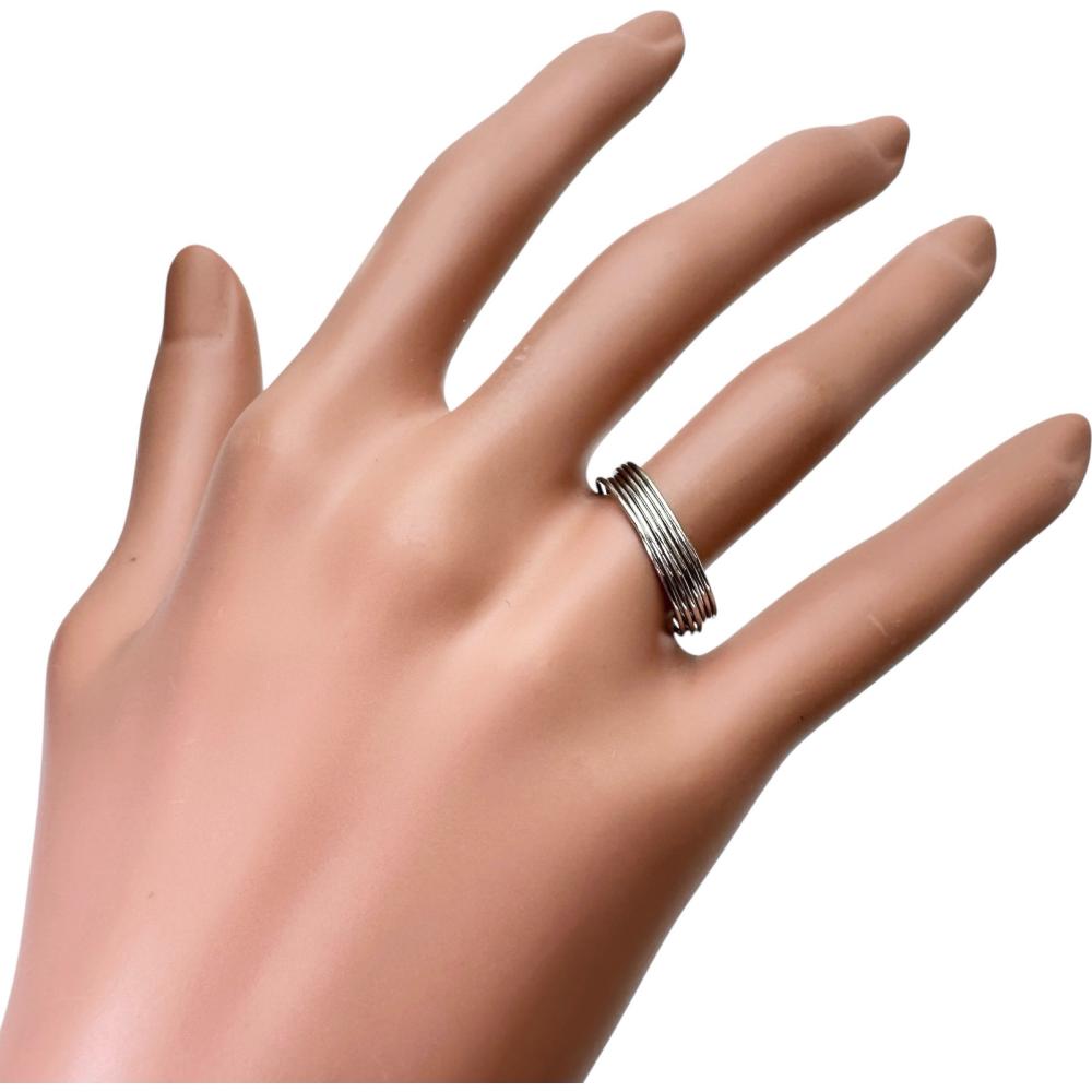 中古美品 Pt900プラチナリング 6g 15号 6連 リング・指輪 Pt900プラチナ 2.7g レディース 【中古