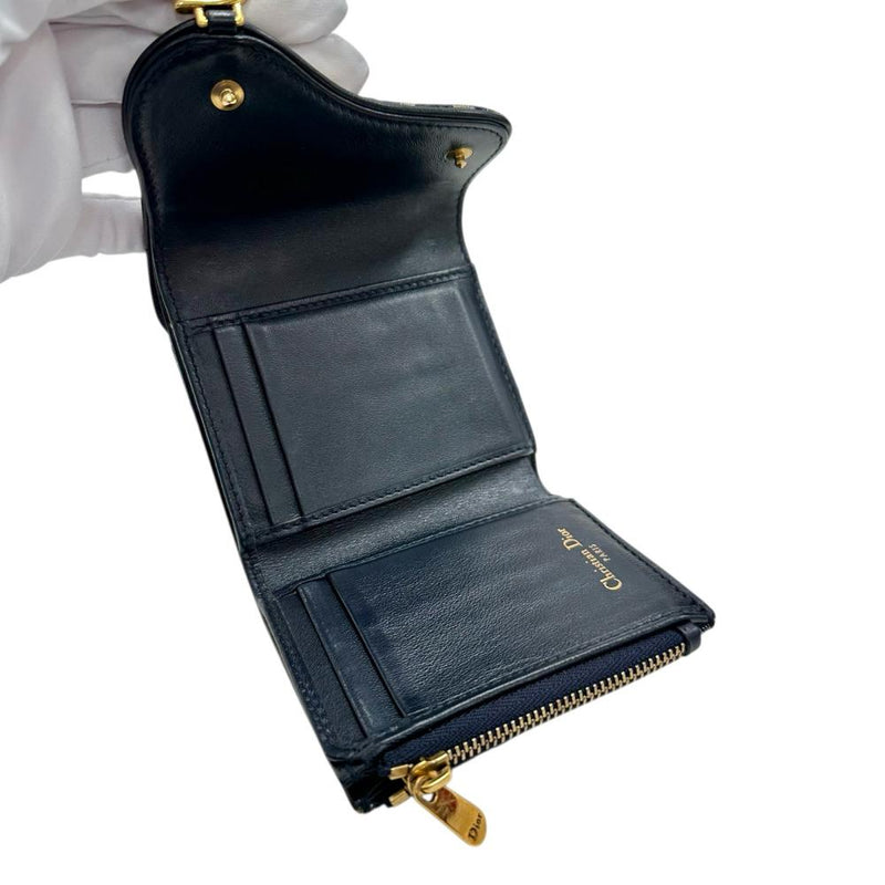 【Christian Dior/クリスチャンディオール】 トロッター サドル 三つ折り財布 キャンバス/レザー ネイビー系 レディース【中古】【真子質店】【BL】




【MaMaMo】