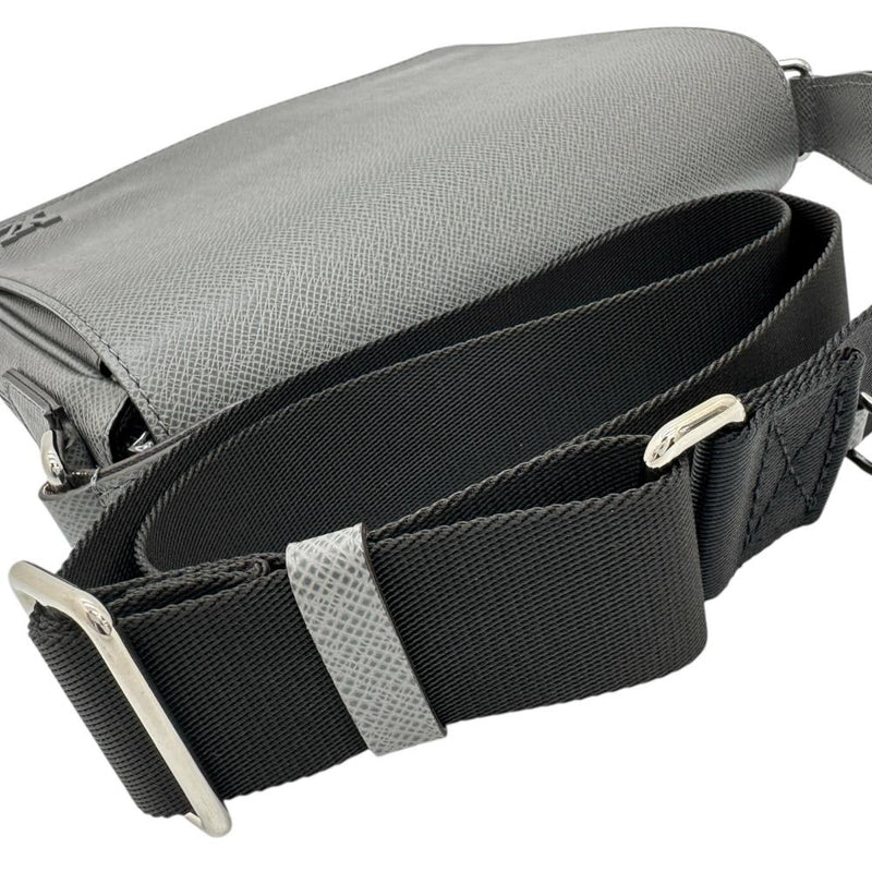 【LOUIS VUITTON/ルイ・ヴィトン】 ディストリクトPM NV3 タイガ M30851 ショルダーバッグ レザー グラシエ（グレー） メンズ【中古】【真子質店】【BL】




【IMaMoMa】