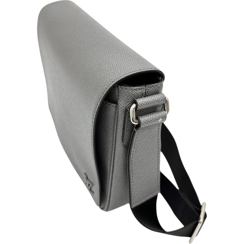 【LOUIS VUITTON/ルイ・ヴィトン】 ディストリクトPM NV3 タイガ M30851 ショルダーバッグ レザー グラシエ（グレー） メンズ【中古】【真子質店】【BL】




【IMaMoMa】