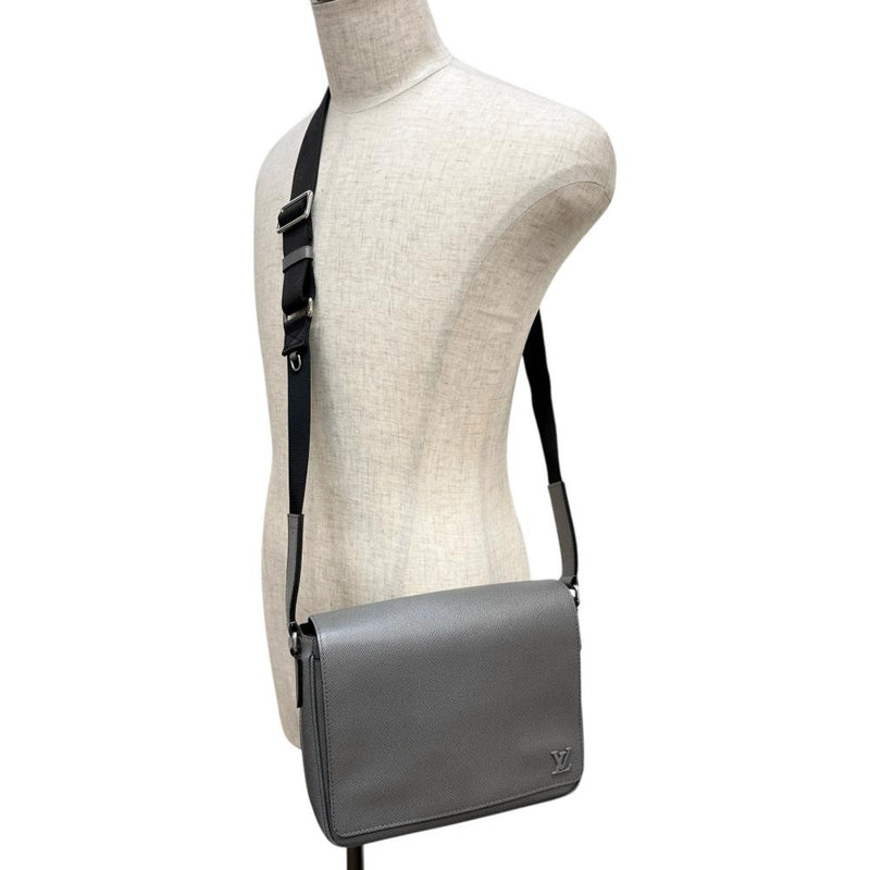 【LOUIS VUITTON/ルイ・ヴィトン】 ディストリクトPM NV3 タイガ M30851 ショルダーバッグ レザー グラシエ（グレー） メンズ【中古】【真子質店】【BL】




【IMaMoMa】