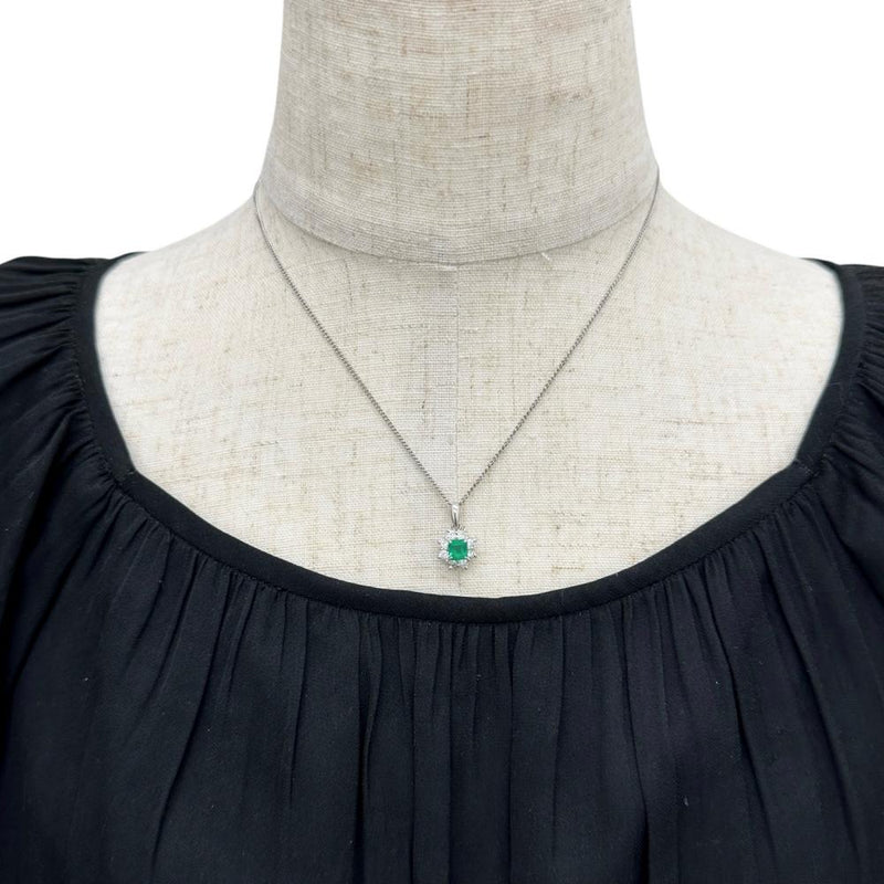 エメラルド 0.54ct ダイヤモンド 計0.49ct ペンダントトップ Pt900プラチナ 2.4g レディース
【中古】【真子質店】【NN】




【MoxY】